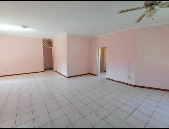 11 BEDROOM APARTMENT FOR SALE IN LAUDIUM